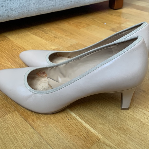 Naturalizer Oden Beige Pumps - Picture 3 of 5